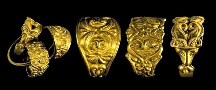 3 gold Celtic finger rings from southern Germany, with fantastic zoomorphic and anthropomorphic compositions - sold 2017 to private buyers by the British Auction House Christie's in New York 4 c. BC